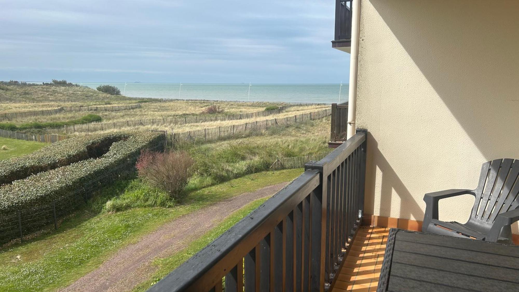 Cabourg-La Mer A Vos Pieds Et La Thalasso A 50 M Exterior photo